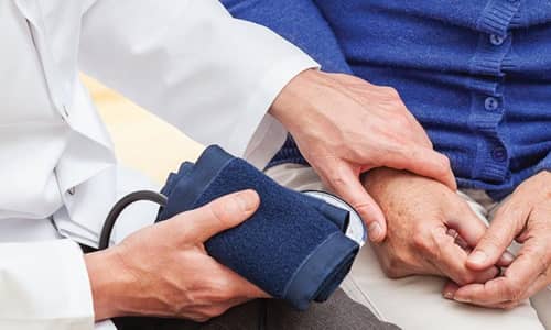 FONASA garantiza atención con AUGE para enfermos de Cáncer