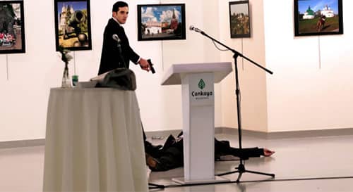 Foto del asesinato de embajador ruso gana el World Press Photo