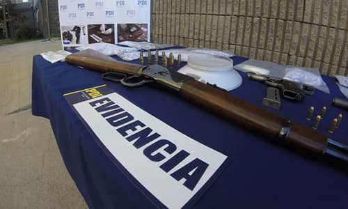PDI incauta drogas y armas en allanamientos múltiples