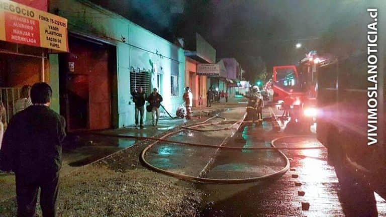 [VIDEOS/FOTOS] Incendio consumió hogar de menores en Curicó