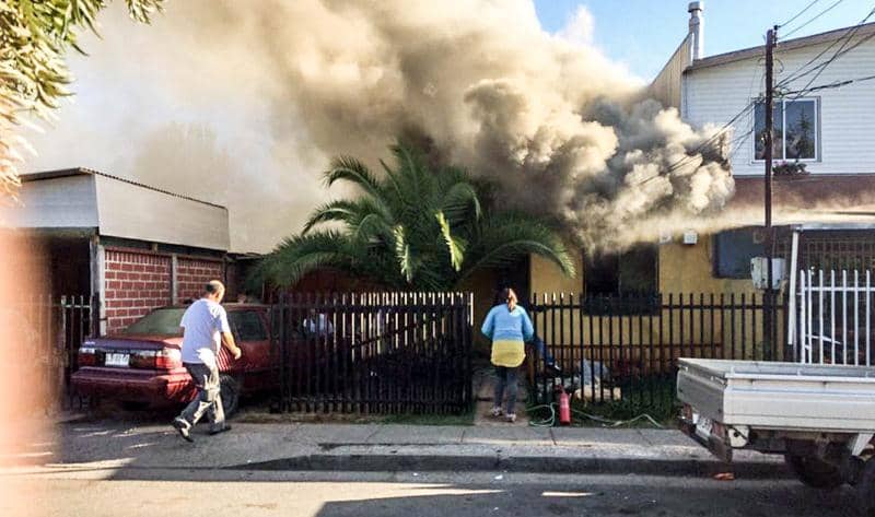 Incendio destruyó vivienda y dejó cuatro damnificados en Sol de Septiembre