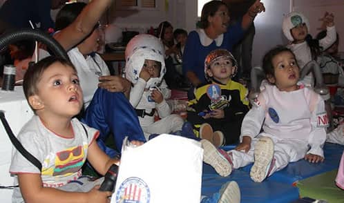Niñas y niños de la JUNJI visitan la luna en el Día de la Astronomía