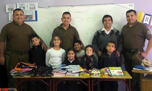 Carabineros del Retén “El Radal”  entregó útiles a niños del sector