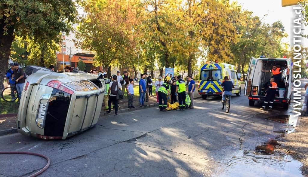 [VIDEO] Escolares involucradas en violenta colisión en la Alameda