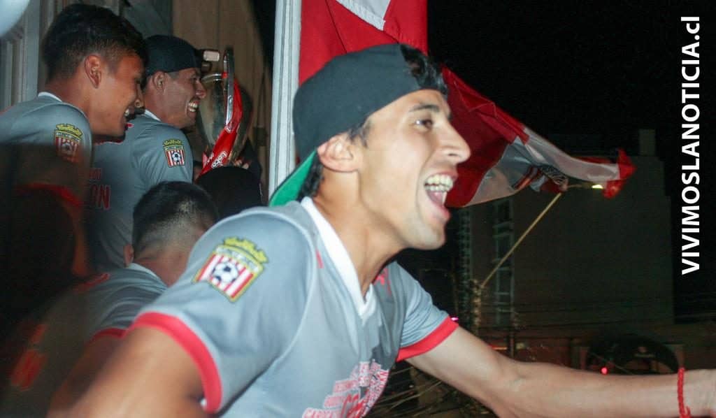 Con una fiesta en la plaza de armas fue recibido Provincial Curicó Unido