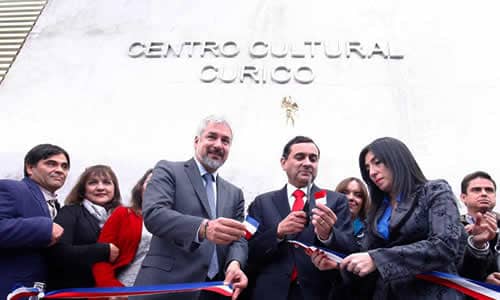 Ministro Ernesto Ottone inauguró el Centro Cultural de Curicó