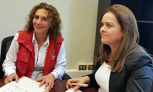 Molina avanza en transparencia y firma convenio con Contraloría