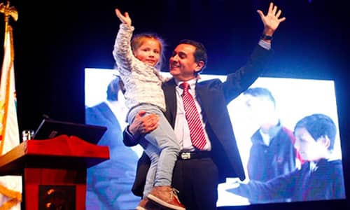 Emotiva cuenta pública de alcalde de Curicó