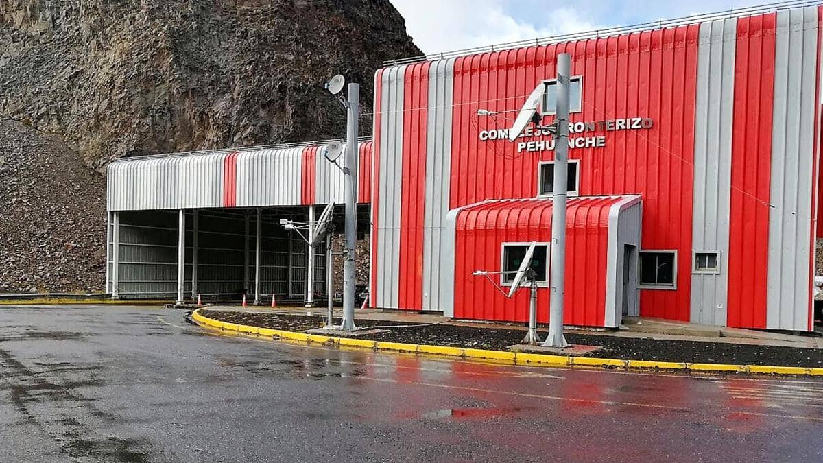 Pese a las inclemencias climáticas mantienen abierto el Paso El Pehuenche