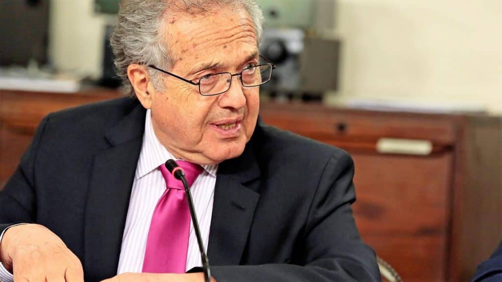 Ceroni calificó como una “falta inexcusable” el retraso de 3 hospitales