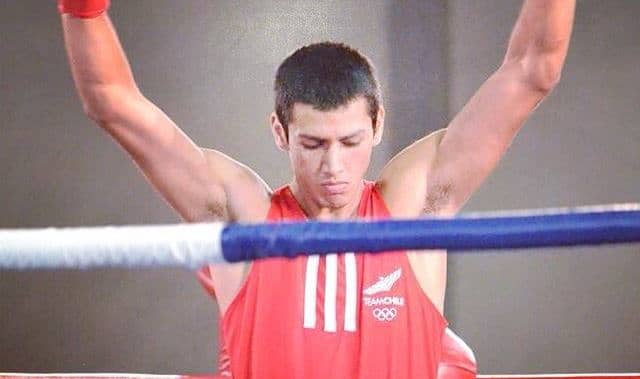 Boxeador talquino inicia con optimismo su carrera profesional