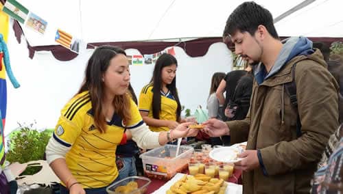 Cultura y gastronomía se tomaron International Fest de la UTALCA