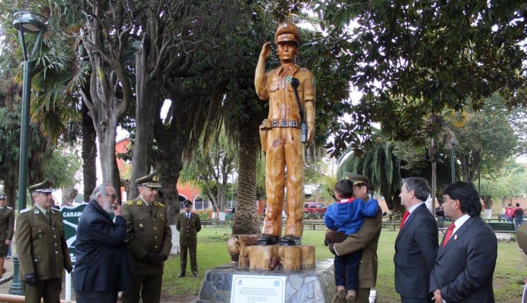 Inauguran monumento para policías que murieron en incendio forestal