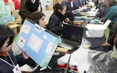 Alumnos de escuelas municipales reciben notebooks en Talca