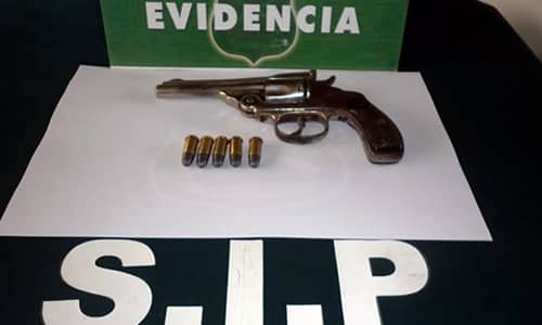 Carabineros de Parral detiene a menor de edad con arma de fuego 
