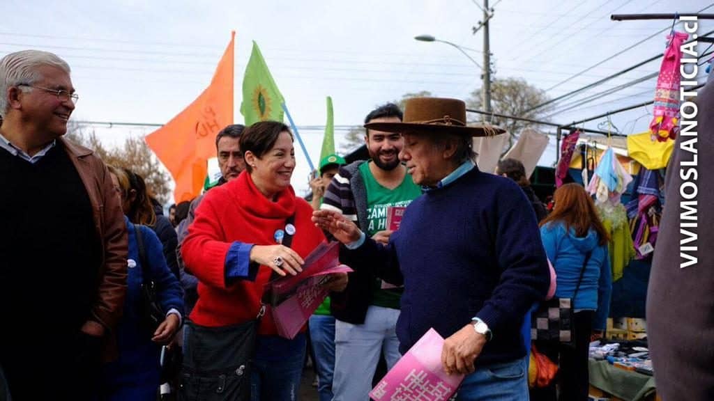 Beatriz Sánchez visitó la “Feria de las Pulgas” de Curicó