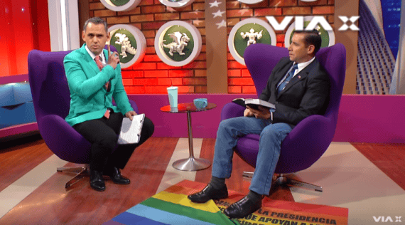 [VIDEO] Pastor Soto pisoteó bandera LGBTQ en televisión
