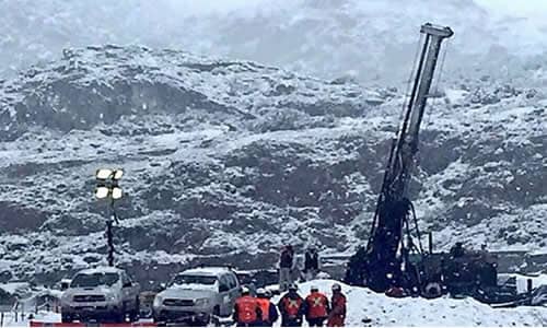 Continúa búsqueda de los dos mineros atrapados en Chile Chico