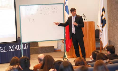Dr. Franco Parisi dictó conferencia en la UCM
