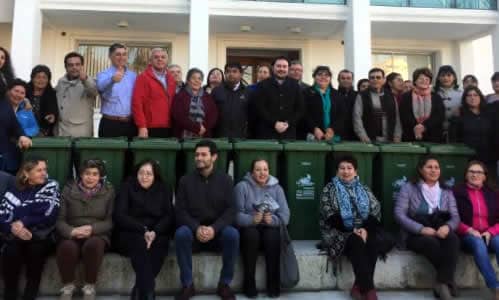 CORE entregan contenedores de basura en Constitución y Licantén
