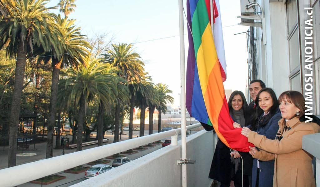 Alcalde de Curicó izó la bandera de la diversidad