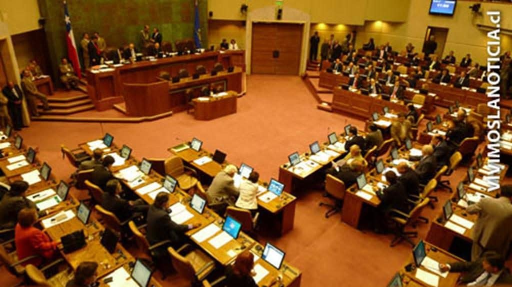 Gratuidad sigue marcando divergencias en el Parlamento