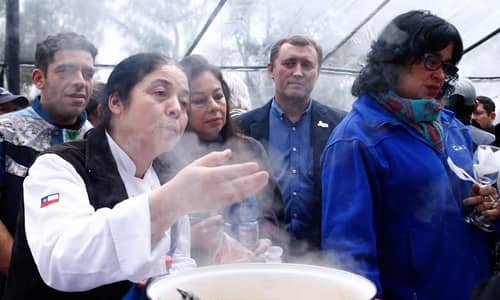 20 cocinerías participan por ser el mejor caldo de la feria