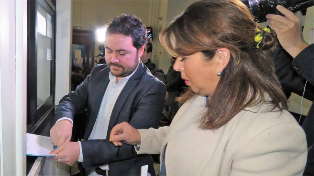 Denuncian delito medio ambiental ante masiva muerte de peces