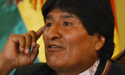 Morales y carabineros detenidos en la frontera: "Serán restituidos"
