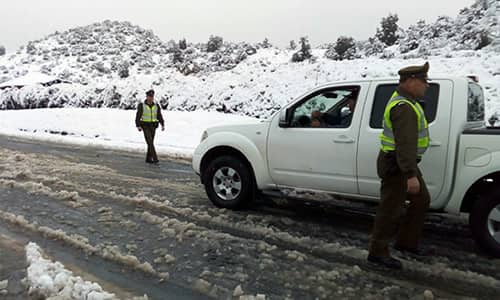 Carabineros informa de estados de rutas tras nevazón en precordillera