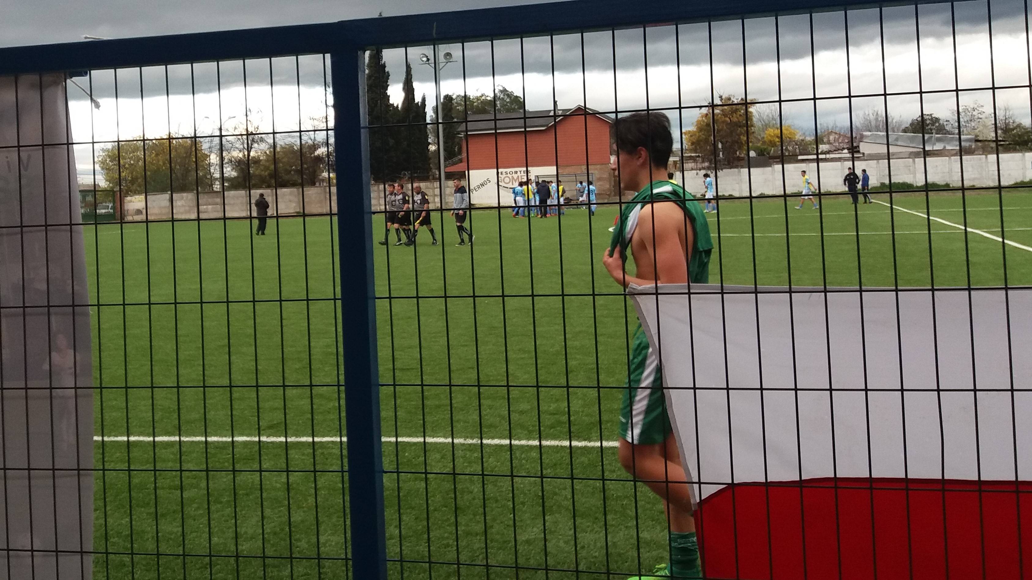 Terminaron partido eliminatorio por intento de agresión al árbitro