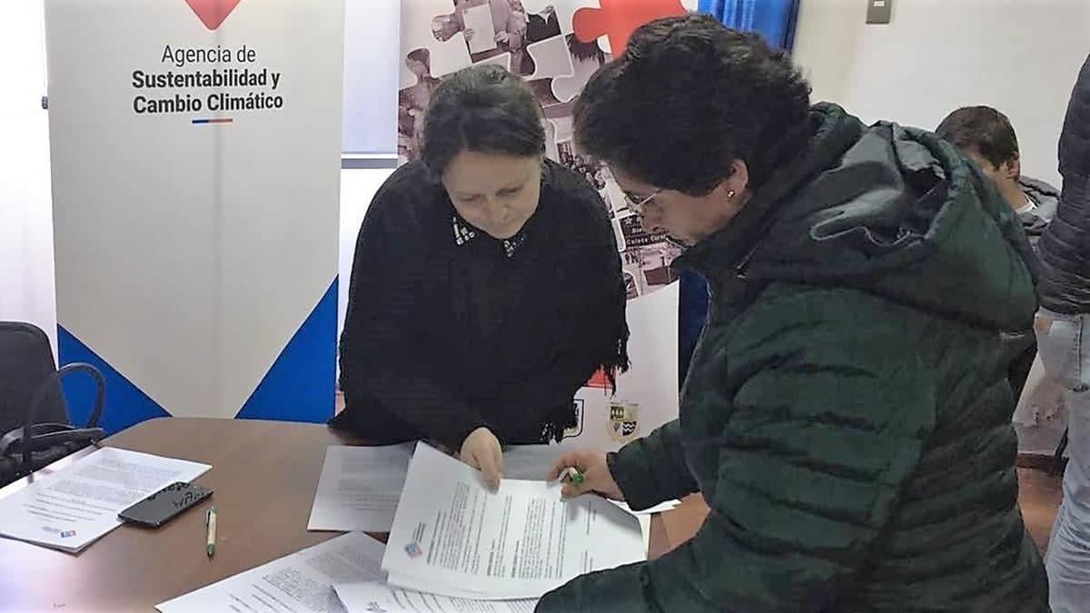 Empresarios vitivinícolas, frutilleros y de turismo de Cauquenes avanzan en tecnologías limpias
