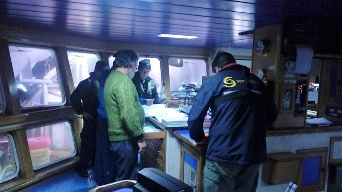 Fiscalizan a pesqueros industriales que operaban en costa del Maule