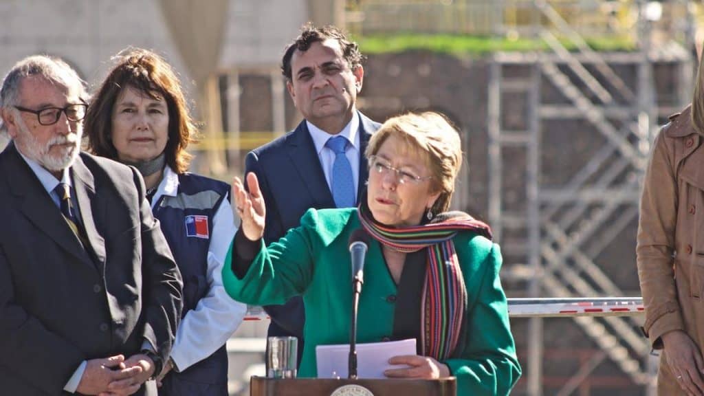 [FOTOS] Presidenta Bachelet recorrió las obras de construcción del nuevo hospital