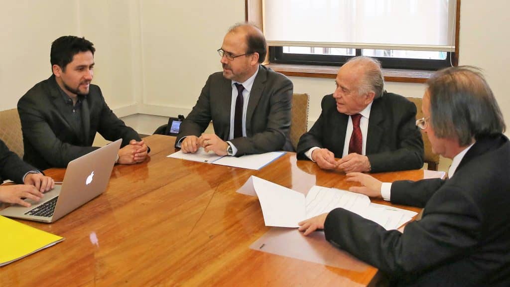Caminos asfaltados y agua potable rural: nuevas obras para Colbún