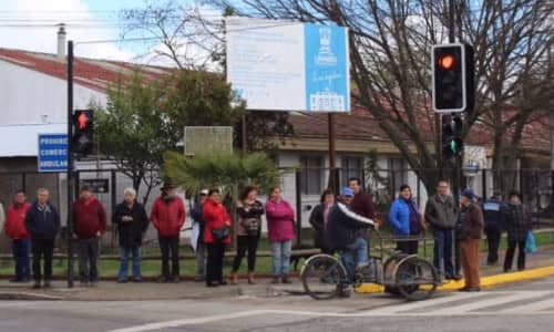 Municipalidad de Linares instala nuevos semáforos en importante intersección