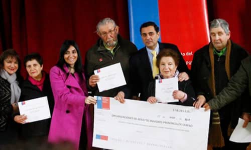 Entregan recursos del Fondo Nacional del Adulto Mayor