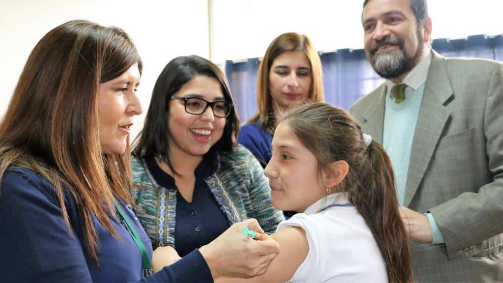 Curicó: comenzó vacunación contra el virus papiloma humano