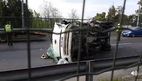 [VIDEO] Joven de 21 años protagoniza violento accidente carretero frente a Curicó
