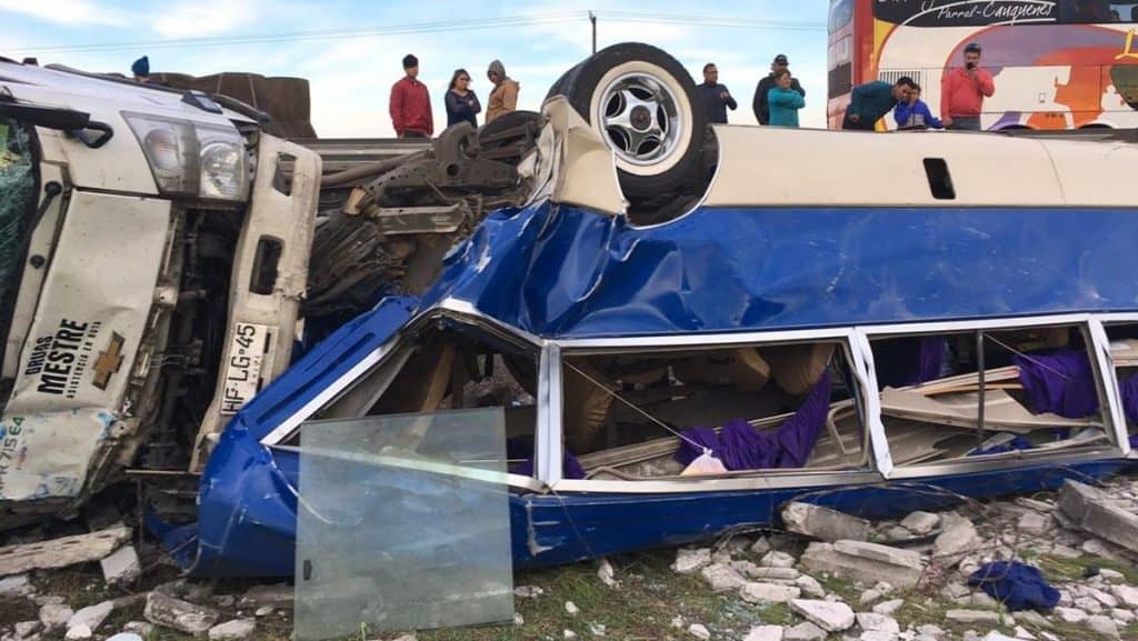 ? [VIDEO] Choque carretero dejó cerca de una treintena de heridos cerca del Puente Teno