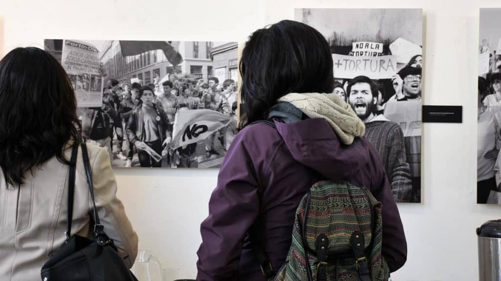 Más de 15 artistas nacionales presentan sus obras en los Centros de Extensión de la UTalca
