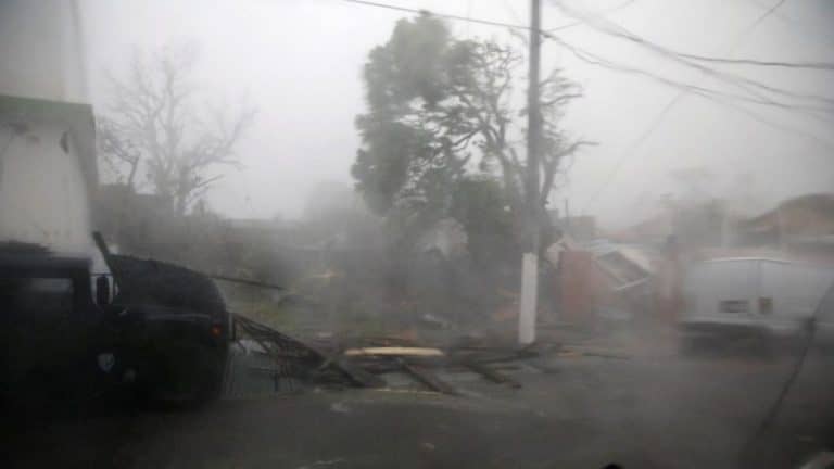 Puerto Rico sin luz y en “devastación total” tras el paso del huracán María