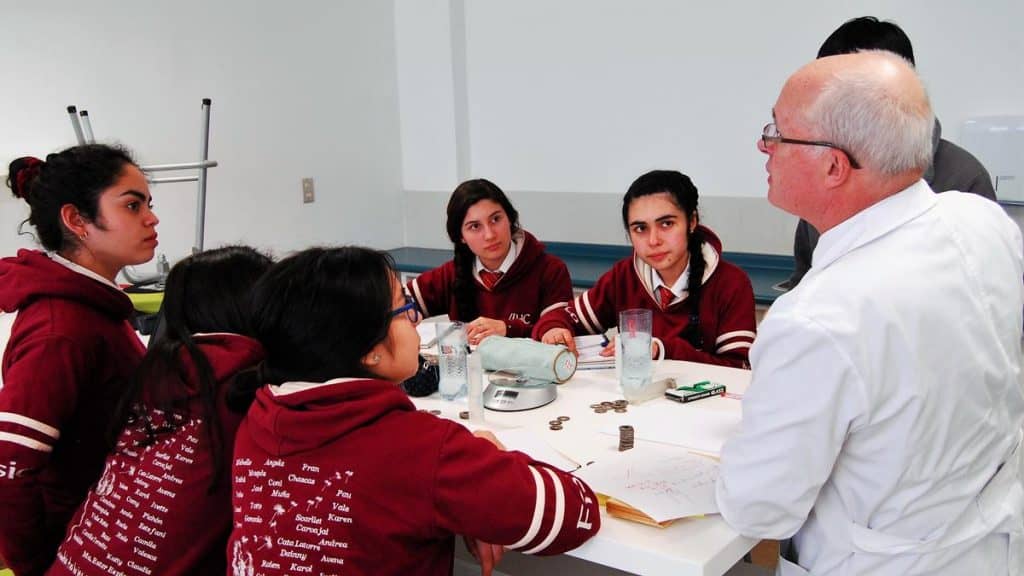 La apuesta por motivar a los jóvenes a ser los futuros científicos de Chile