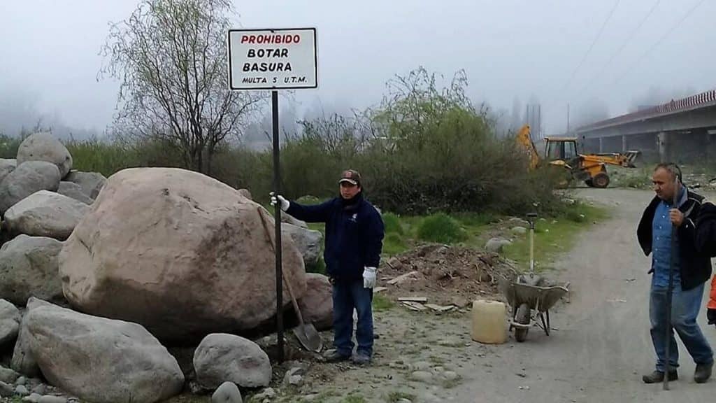 Departamento de aseo municipal realiza arduo trabajo de limpieza en riberas de ríos