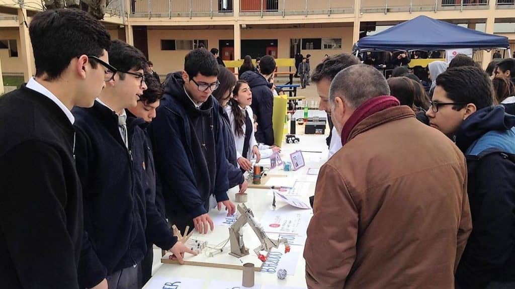 Maule Labs reúne a la ciencia escolar de la región