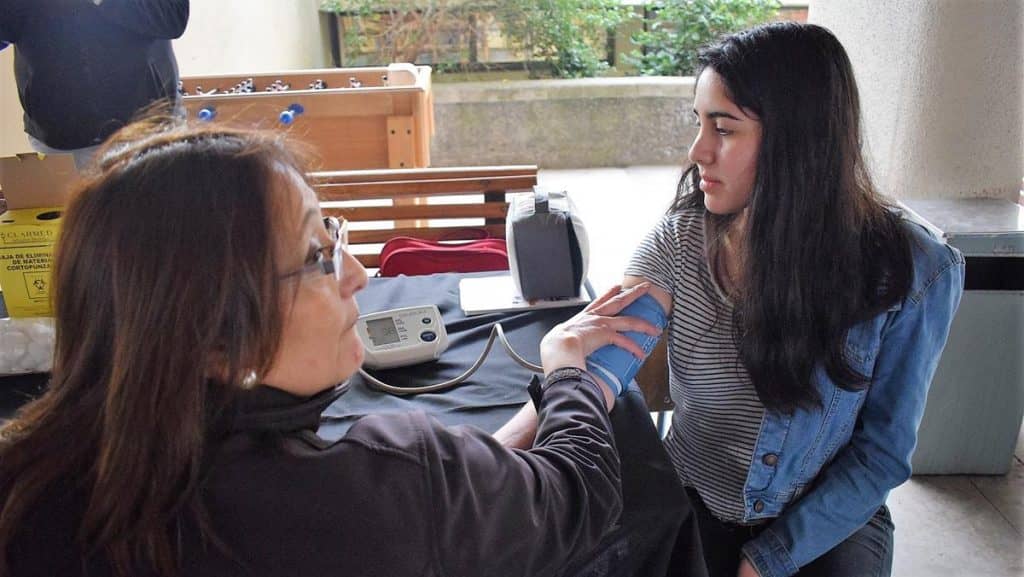 Aplican procedimiento de medicina preventiva en comunidad universitaria