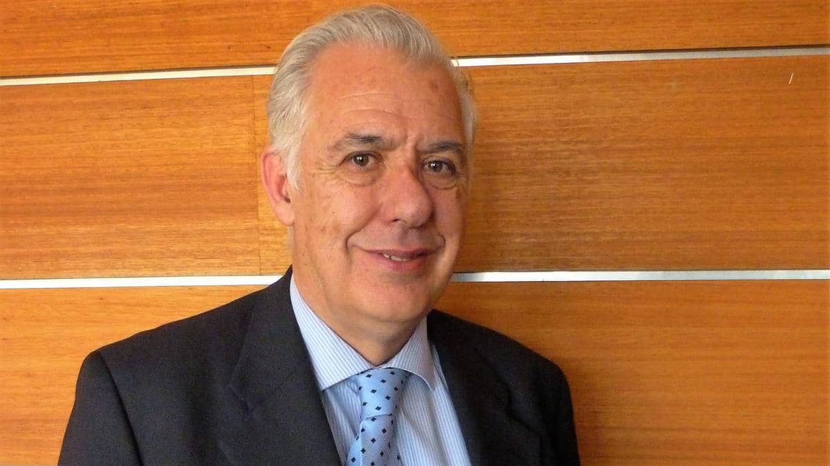 Experto propone adoptar modelo semipresidencialista en Chile