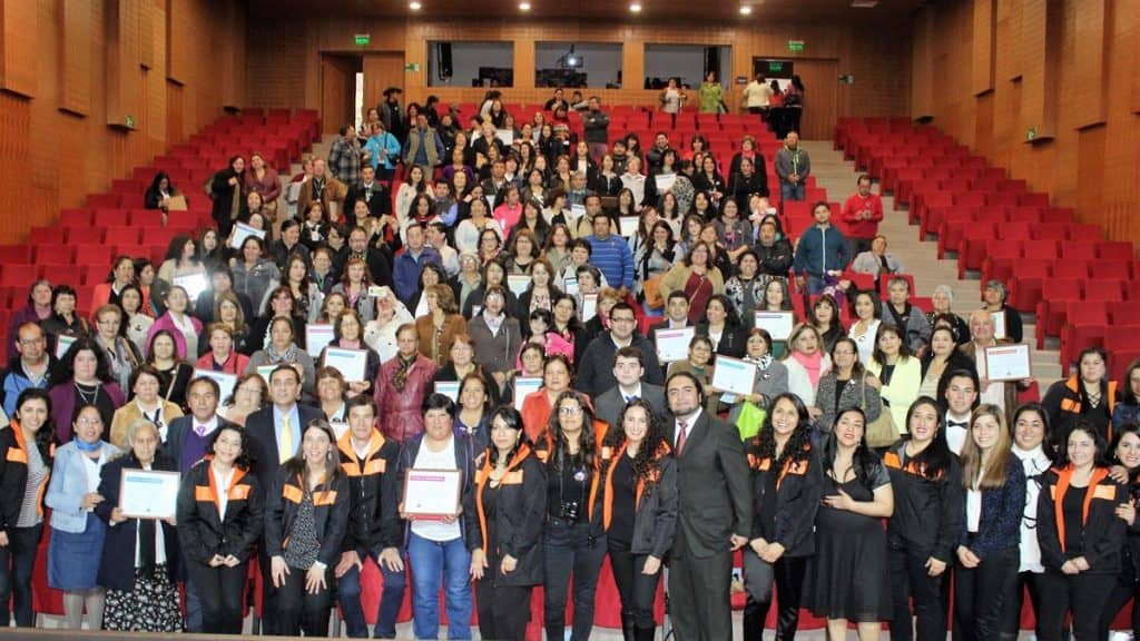 Emprendedores curicanos recibieron reconocimientos