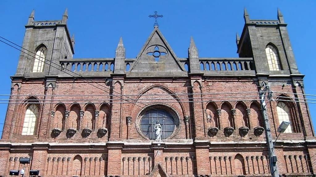 Ximena Rincón llama a concretar proyecto de restauración de iglesia Corazón de María
