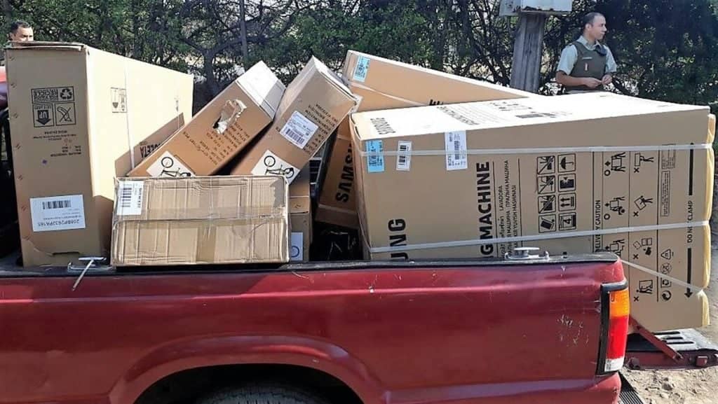 [FOTOS] Frustran robo de camión cargado con electrodomésticos